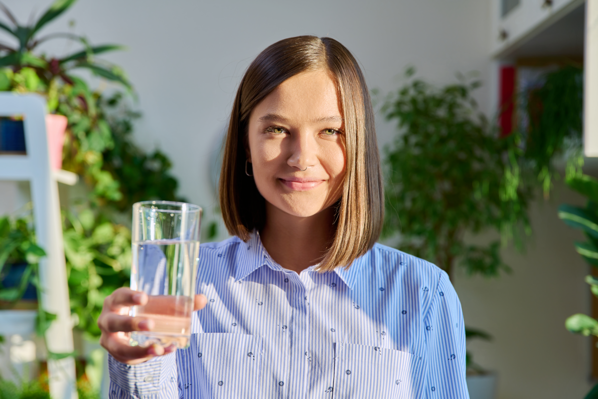Água filtrada hidratada a pele