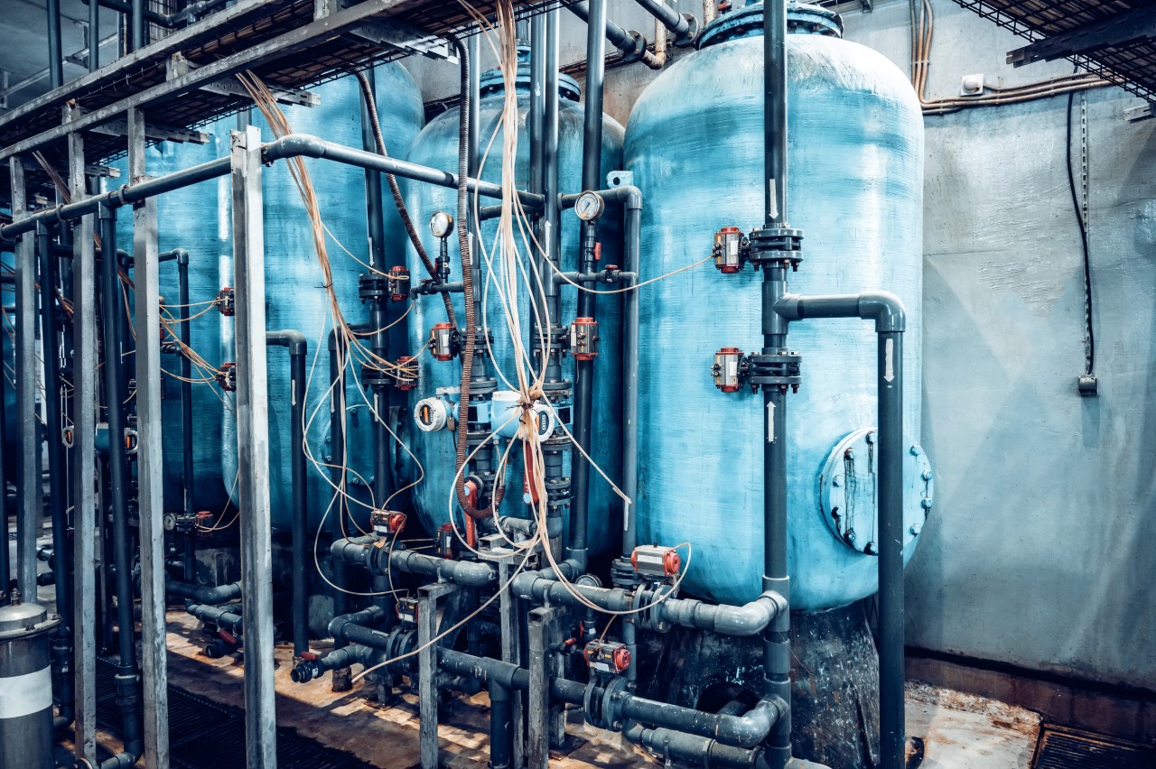 Como funciona o elemento alcalino no tratamento de água