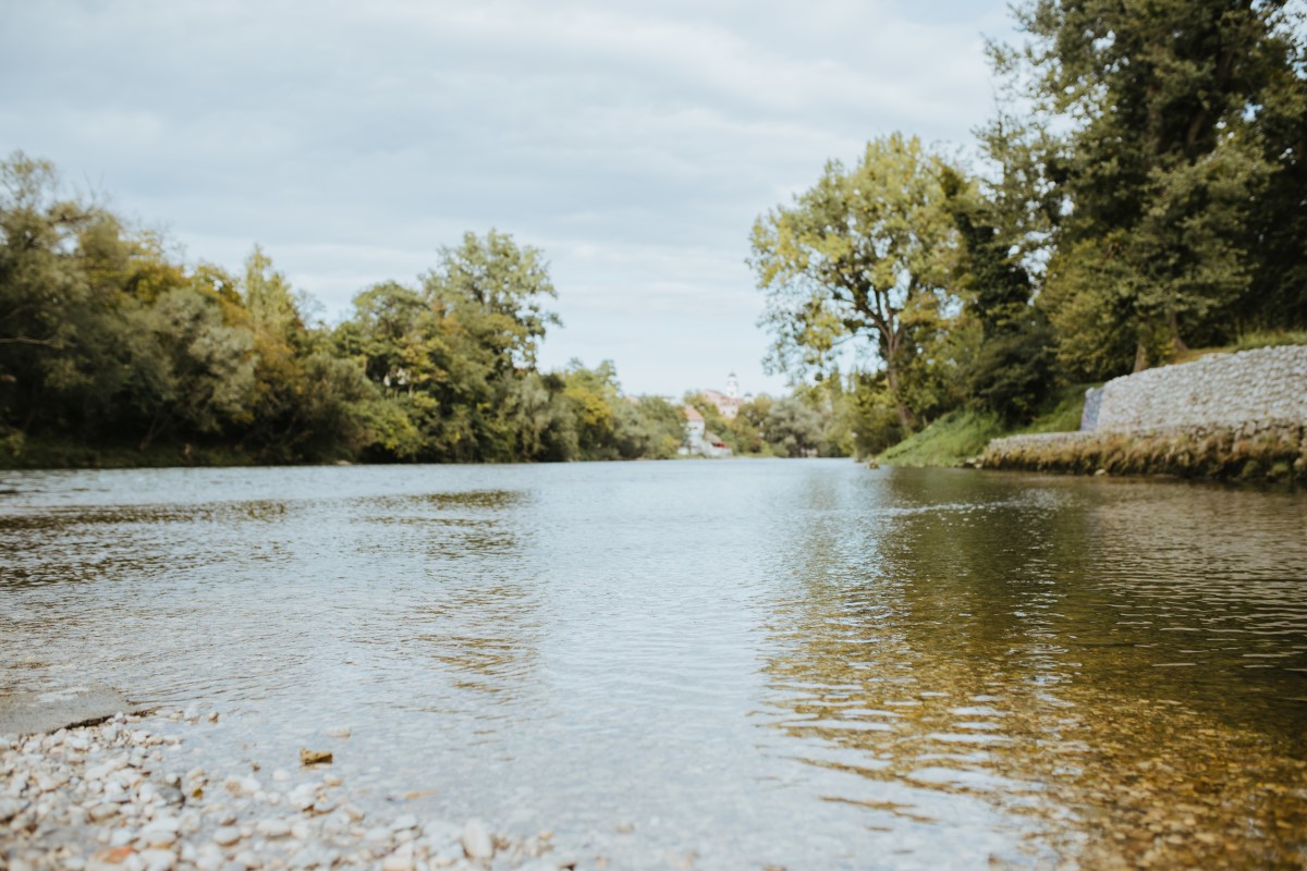 Como ocorre a contaminação da água